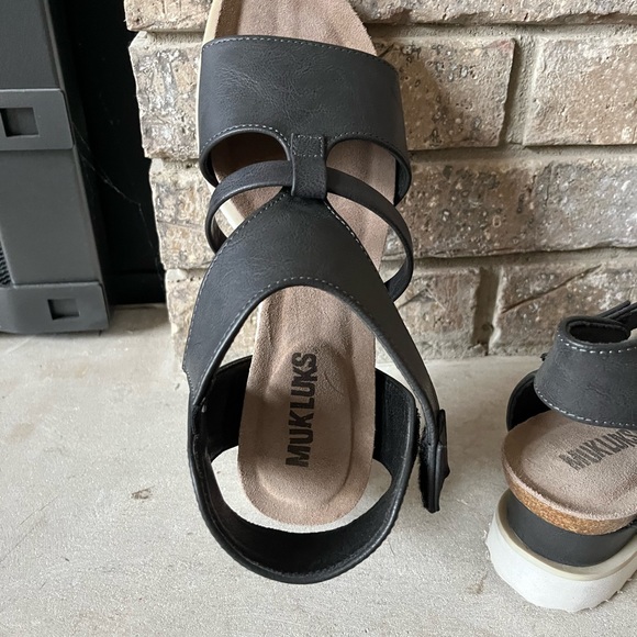 Mukluks size 8. Excellent condition. Velcro closure. - Picture 3 of 9